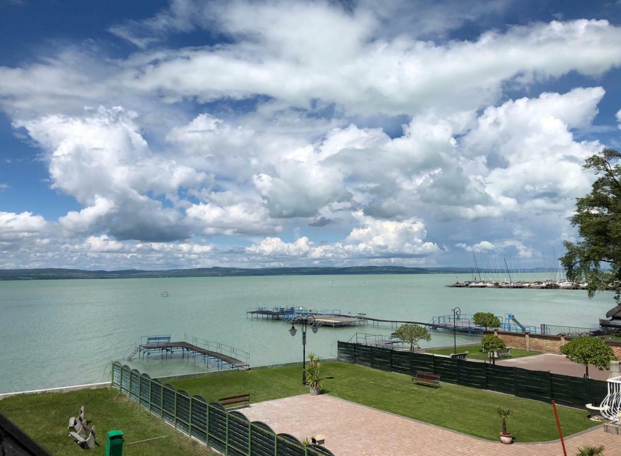 Hullám Apartman Balatonlelle Esterno foto
