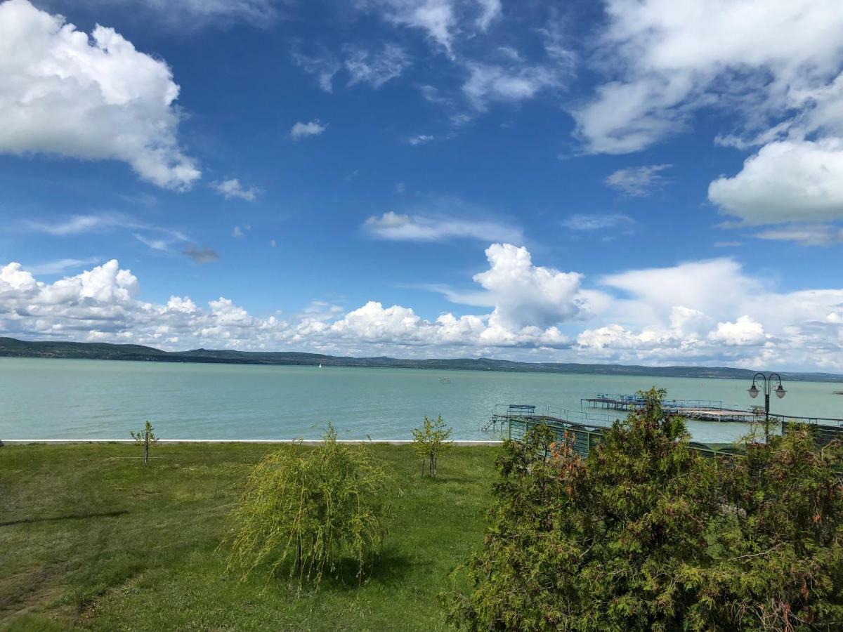 Hullám Apartman Balatonlelle Esterno foto